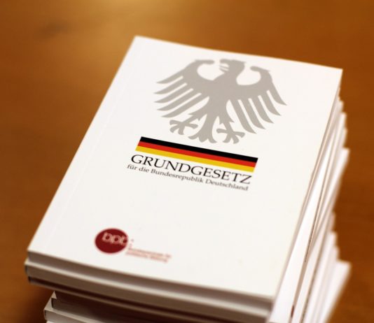 Albrecht Glaser und die Debatte zur Religionsfreiheit. Ein Kommentar